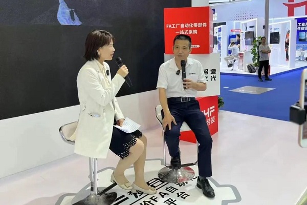 現場（chǎng）直（zhí）播，暢談發展